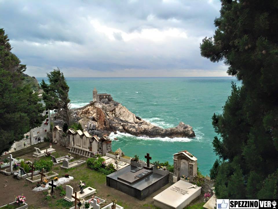 The church of San Pietro in Portovenere view from the cemetery, just below the castle Ph. Tiziano Canese